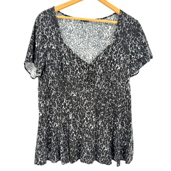Torrid Womens Lace Up Top Size 2x Lightweight Stretch Empire Waist Leopard - Picture 1 of 7